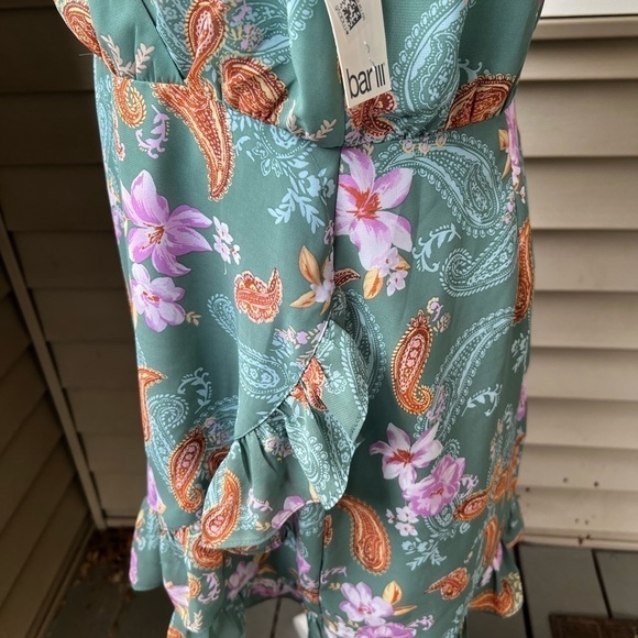 Nwt-bar III- Women's Printed V-Neck Ruffle Dress - Picture 7 of 10